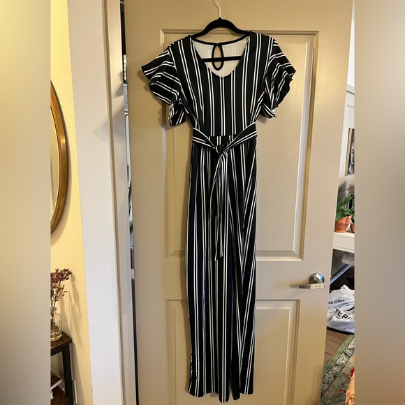 Short sleeved jumpsuit - Picture 8 of 10